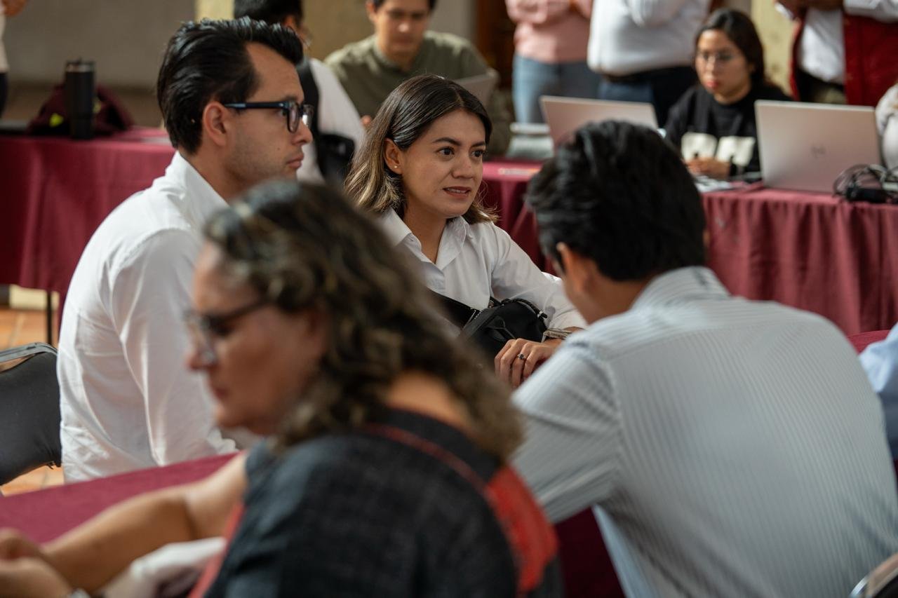 𝗜𝗻𝘀𝘁𝗮𝗹𝗮𝗻 𝗺𝗲𝘀𝗮 𝗲𝗻 𝗲𝗹 𝗔𝘆𝘂𝗻𝘁𝗮𝗺𝗶𝗲𝗻𝘁𝗼 𝗱𝗲 𝗢𝗮𝘅𝗮𝗰𝗮 𝗽𝗮𝗿𝗮 𝗮𝗽𝗹𝗶𝗰𝗮𝗿 𝗱𝗲𝘀𝗰𝘂𝗲𝗻𝘁𝗼𝘀 𝗲𝗻 𝘁𝗿𝗮́𝗺𝗶𝘁𝗲𝘀 𝘆 𝗱𝗲𝗿𝗲𝗰𝗵𝗼𝘀 𝗺𝘂𝗻𝗶𝗰𝗶𝗽𝗮𝗹𝗲𝘀