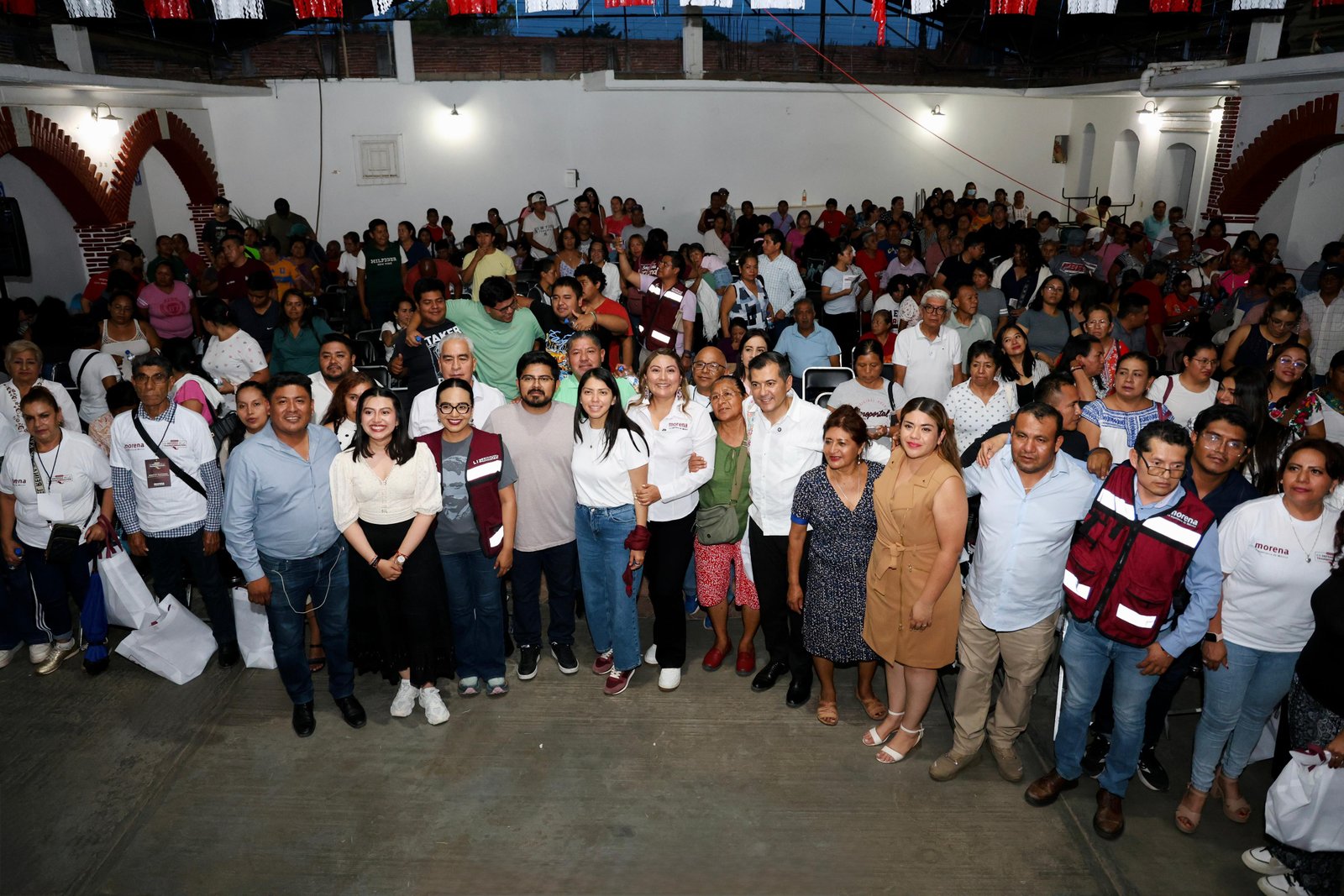 𝗠𝗼𝗿𝗲𝗻𝗮 𝗿𝗲𝘂́𝗻𝗲 𝗮 𝗺𝗶𝗹𝗶𝘁𝗮𝗻𝗰𝗶𝗮 𝘆 𝘀𝗶𝗺𝗽𝗮𝘁𝗶𝘇𝗮𝗻𝘁𝗲𝘀 𝗲𝗻 𝗦𝗮𝗻𝘁𝗮 𝗟𝘂𝗰𝗶́𝗮 𝗱𝗲𝗹 𝗖𝗮𝗺𝗶𝗻𝗼