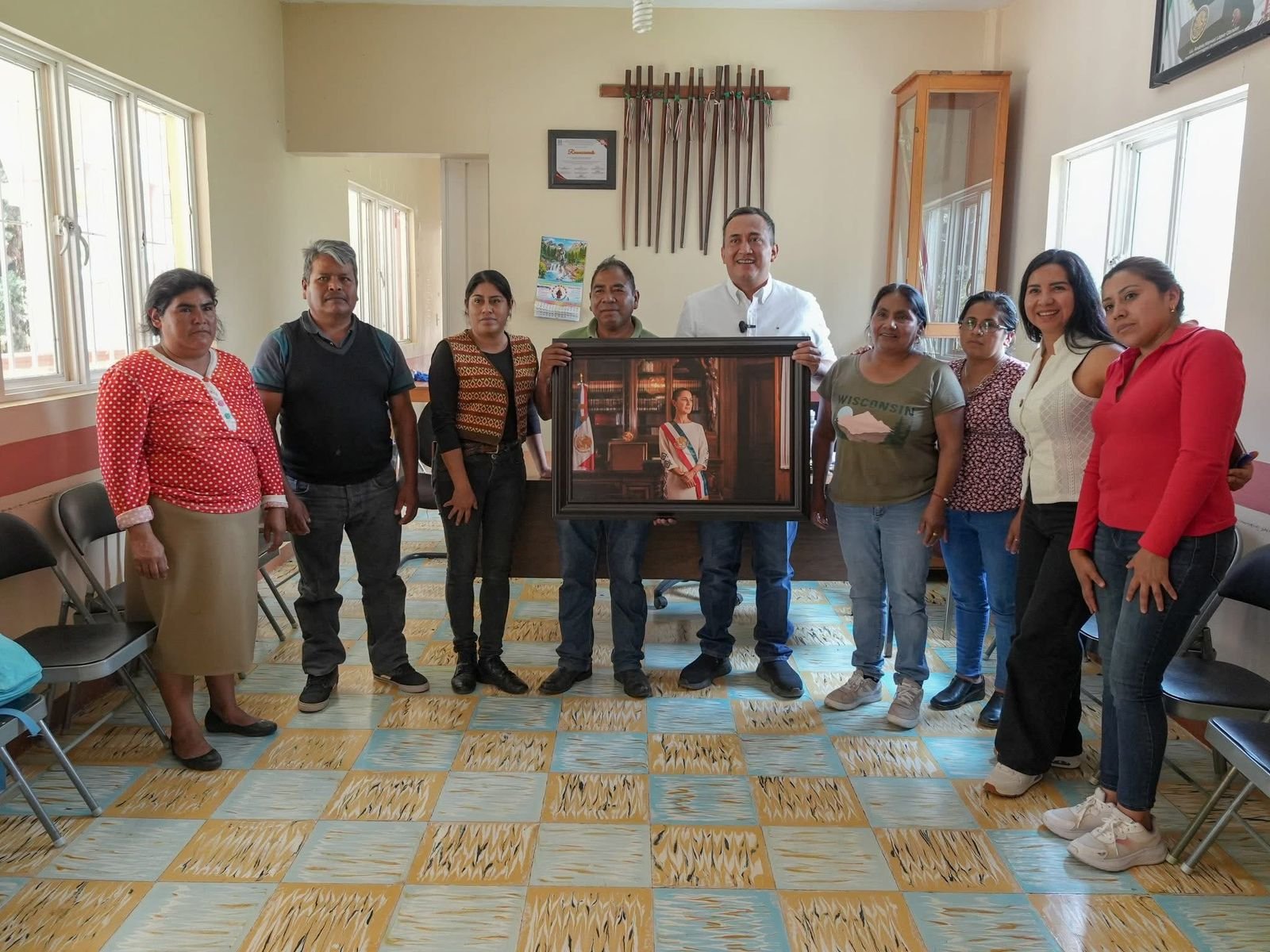 𝗡𝗶𝗻𝗼 𝗠𝗼𝗿𝗮𝗹𝗲𝘀 𝗿𝗲𝗰𝗼𝗿𝗿𝗲 𝗹𝗮 𝗖𝗮ñ𝗮𝗱𝗮 𝘆 𝗿𝗲𝘂𝗻𝗲 𝗽𝗲𝘁𝗶𝗰𝗶𝗼𝗻𝗲𝘀 𝗱𝗲 𝗰𝗼𝗺𝘂𝗻𝗶𝗱𝗮𝗱𝗲𝘀