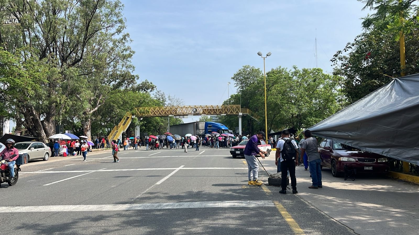 𝗢𝗔𝗫𝗔𝗖𝗔 𝗔𝗠𝗔𝗡𝗘𝗖𝗘 𝗖𝗢𝗡 𝗕𝗟𝗢𝗤𝗨𝗘𝗢𝗦: 𝗠𝗔𝗘𝗦𝗧𝗥𝗢𝗦 𝗖𝗜𝗘𝗥𝗥𝗔𝗡 𝗔𝗖𝗖𝗘𝗦𝗢𝗦 𝗘𝗡 𝗦𝗨 𝗧𝗘𝗥𝗖𝗘𝗥 𝗗𝗜́𝗔 𝗗𝗘 𝗣𝗔𝗥𝗢
