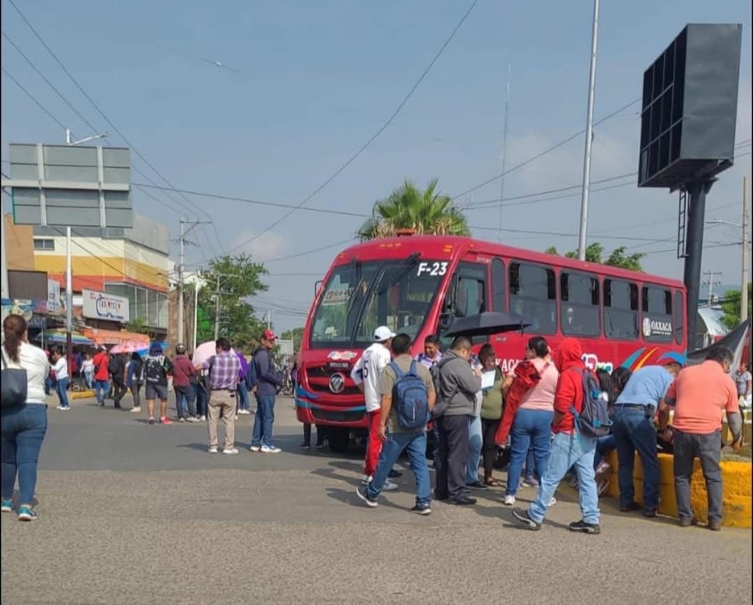 𝗔𝗗𝗘𝗟𝗔𝗡𝗧𝗔𝗡 𝗣𝗔𝗚𝗢𝗦 𝗔 𝗠𝗔𝗘𝗦𝗧𝗥𝗢𝗦 𝗗𝗘 𝗟𝗔 𝗦𝗘𝗖𝗖𝗜𝗢́𝗡 𝟮𝟮 𝗘𝗡 𝗠𝗘𝗗𝗜𝗢 𝗗𝗘𝗟 𝗣𝗔𝗥𝗢 𝗜𝗡𝗗𝗘𝗙𝗜𝗡𝗜𝗗𝗢