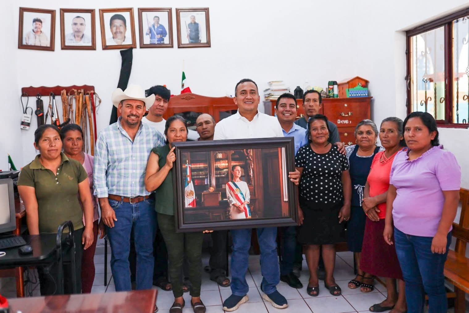 𝗔 𝗿𝗮𝘀 𝗱𝗲 𝘁𝗶𝗲𝗿𝗿𝗮: 𝗔𝗻𝘁𝗼𝗻𝗶𝗻𝗼 𝗠𝗼𝗿𝗮𝗹𝗲𝘀 𝗿𝗲𝗰𝗼𝗿𝗿𝗲 𝗹𝗮 𝗦𝗶𝗲𝗿𝗿𝗮 𝗦𝘂𝗿 𝘆 𝗲𝘀𝗰𝘂𝗰𝗵𝗮 𝗮 𝗹𝗮𝘀 𝗮𝘂𝘁𝗼𝗿𝗶𝗱𝗮𝗱𝗲𝘀 𝗺𝘂𝗻𝗶𝗰𝗶𝗽𝗮𝗹𝗲𝘀