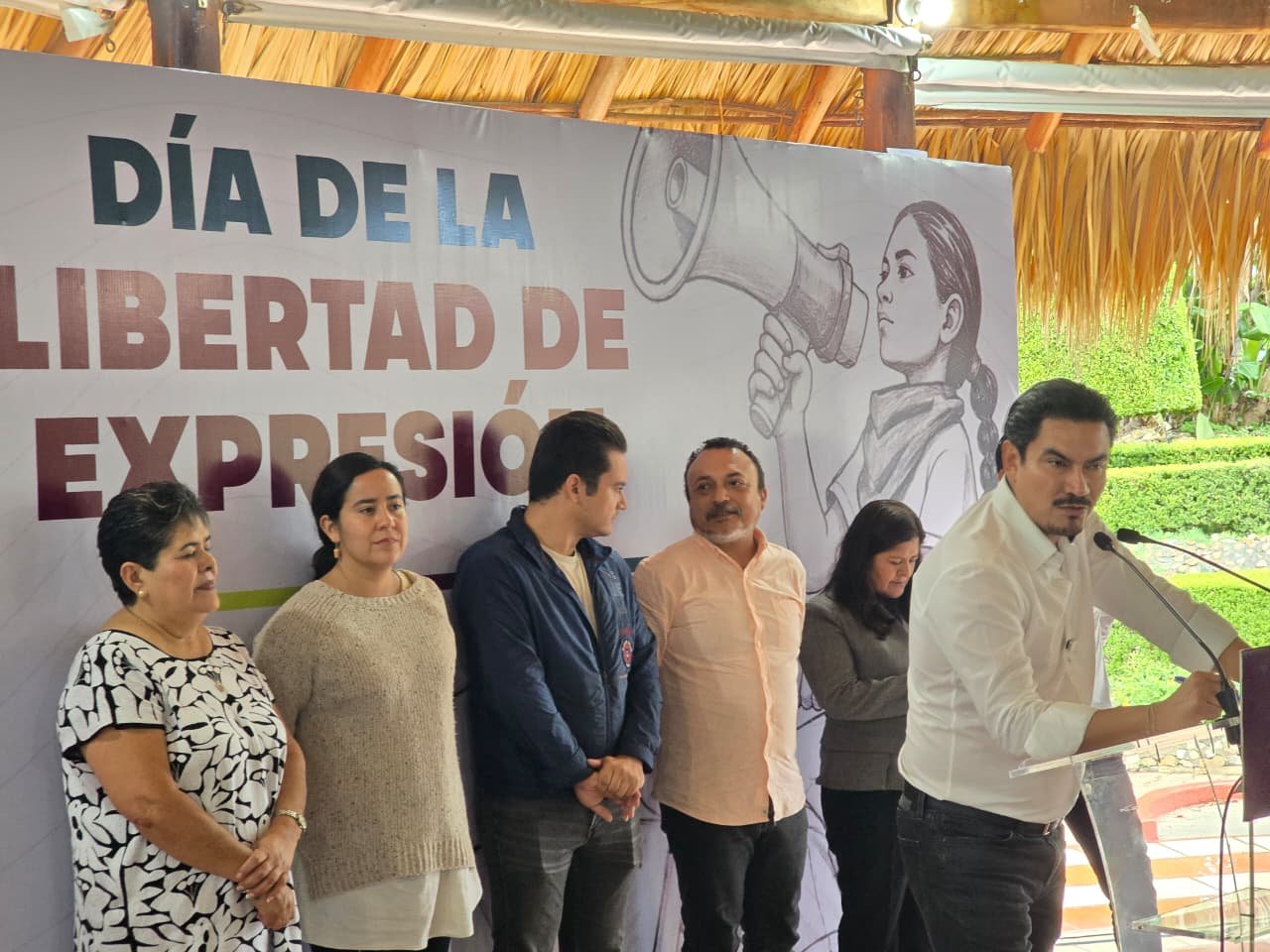 𝗟𝗶𝗯𝗲𝗿𝘁𝗮𝗱 𝗱𝗲 𝗲𝘅𝗽𝗿𝗲𝘀𝗶ó𝗻, 𝗲𝗹 𝗽𝘂𝗹𝘀𝗼 𝗱𝗲 𝘂𝗻𝗮 𝗱𝗲𝗺𝗼𝗰𝗿𝗮𝗰𝗶𝗮: 𝗥𝗮𝘆 𝗖𝗵𝗮𝗴𝗼𝘆𝗮 𝗿𝗲𝗰𝗼𝗻𝗼𝗰𝗲 𝗮 𝗽𝗲𝗿𝗶𝗼𝗱𝗶𝘀𝘁𝗮𝘀 𝗱𝗲 𝗢𝗮𝘅𝗮𝗰𝗮