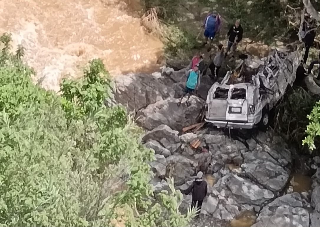 Continúa búsqueda de músico arrastrado por un río en San Luis Amatlán; descartan hallazgo del cuerpo