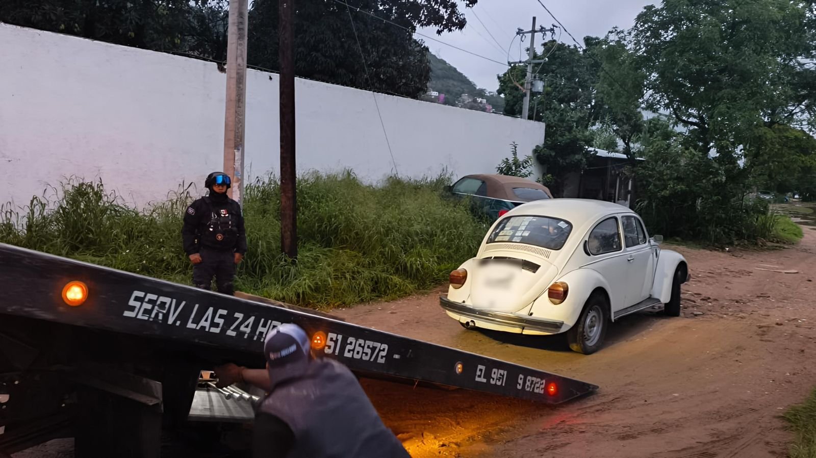 𝗥𝗲𝗰𝘂𝗽𝗲𝗿𝗮𝗻 𝘃𝗲𝗵𝗶́𝗰𝘂𝗹𝗼 𝗰𝗼𝗻 𝗿𝗲𝗽𝗼𝗿𝘁𝗲 𝗱𝗲 𝗿𝗼𝗯𝗼 𝗲𝗻 𝗢𝗮𝘅𝗮𝗰𝗮 𝗱𝗲 𝗝𝘂𝗮́𝗿𝗲𝘇