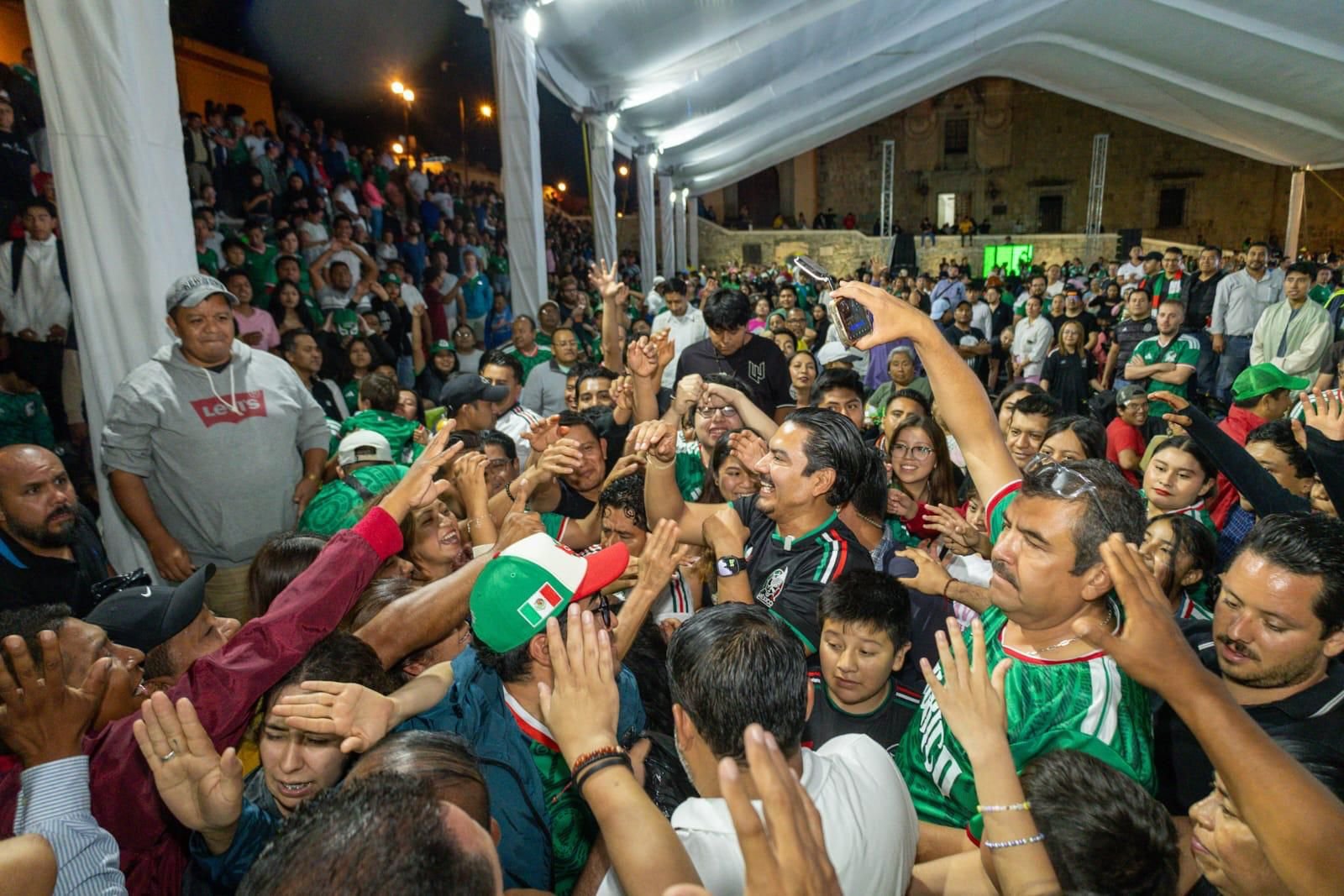 𝗢𝗮𝘅𝗮𝗰𝗮 𝘃𝗶𝘃𝗶ó 𝗹𝗮 𝗳𝗶𝗲𝗯𝗿𝗲 𝗱𝗲𝗹 𝗠𝘂𝗻𝗱𝗶𝗮𝗹 𝗲𝗻 𝗹𝗮 𝗣𝗹𝗮𝘇𝗮 𝗱𝗲 𝗹𝗮 𝗗𝗮𝗻𝘇𝗮 𝘆 𝗘𝗹 𝗟𝗹𝗮𝗻𝗼