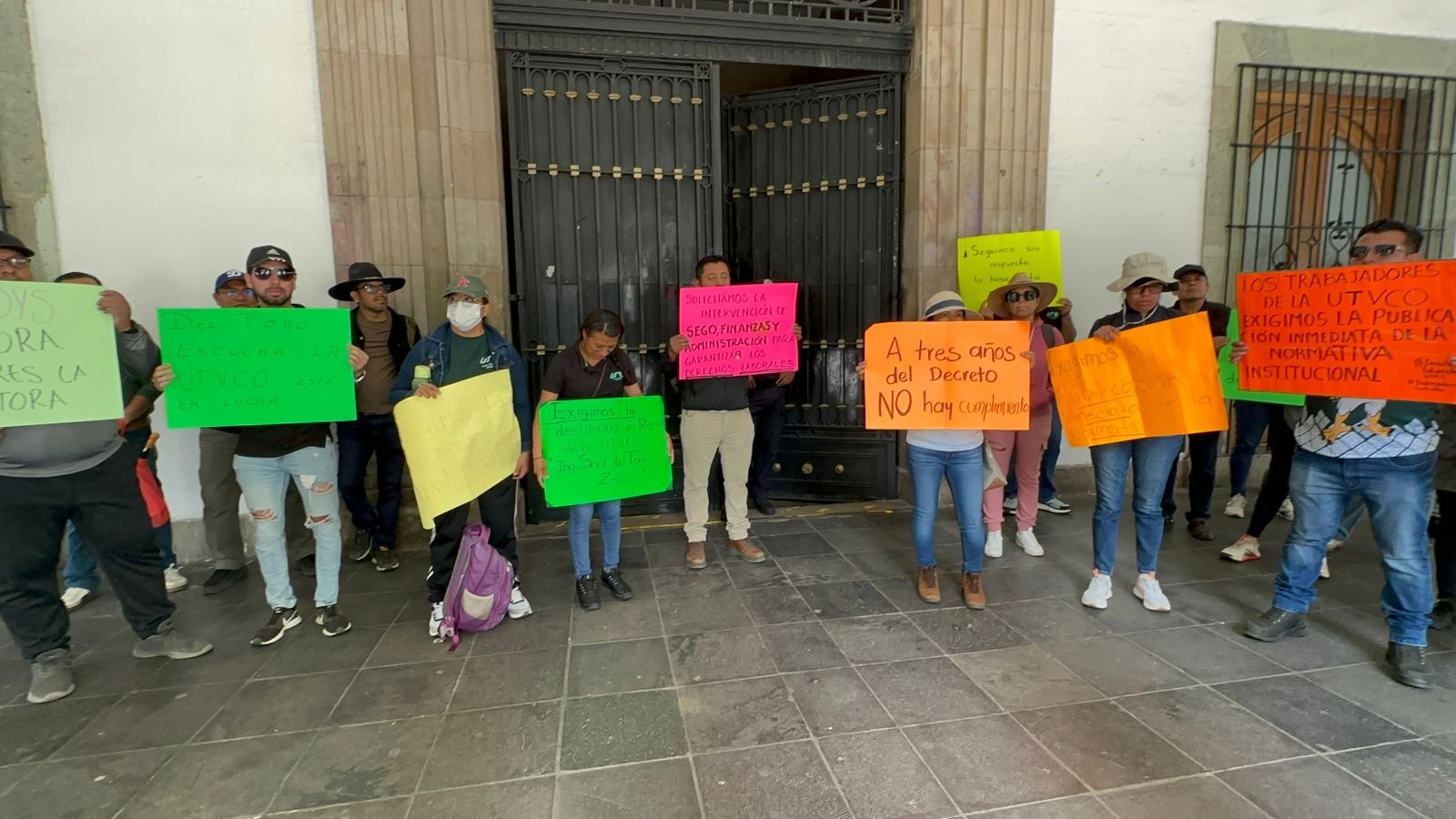𝗧𝗿𝗮𝗯𝗮𝗷𝗮𝗱𝗼𝗿𝗲𝘀 𝗱𝗲 𝗹𝗮 𝗨𝗧𝗩𝗖𝗢 𝗲𝘅𝗶𝗴𝗲𝗻 𝗰𝗲𝗿𝘁𝗲𝘇𝗮 𝗹𝗮𝗯𝗼𝗿𝗮𝗹 𝘆 𝗽𝗶𝗱𝗲𝗻 𝗹𝗮 𝗿𝗲𝗻𝘂𝗻𝗰𝗶𝗮 𝗱𝗲𝗹 𝗿𝗲𝗰𝘁𝗼𝗿