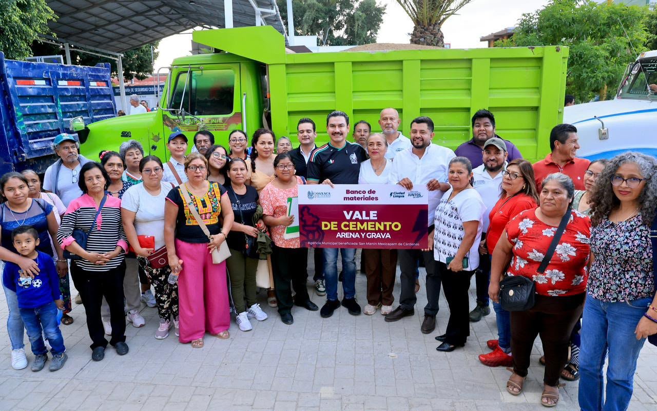 𝗥𝗮𝘆 𝗖𝗵𝗮𝗴𝗼𝘆𝗮 𝗲𝗻𝘁𝗿𝗲𝗴𝗮 𝗕𝗮𝗻𝗰𝗼 𝗱𝗲 𝗠𝗮𝘁𝗲𝗿𝗶𝗮𝗹𝗲𝘀 𝗲𝗻 𝗦𝗮𝗻𝘁𝗮 𝗥𝗼𝘀𝗮 𝘆 𝗦𝗮𝗻 𝗠𝗮𝗿𝘁í𝗻