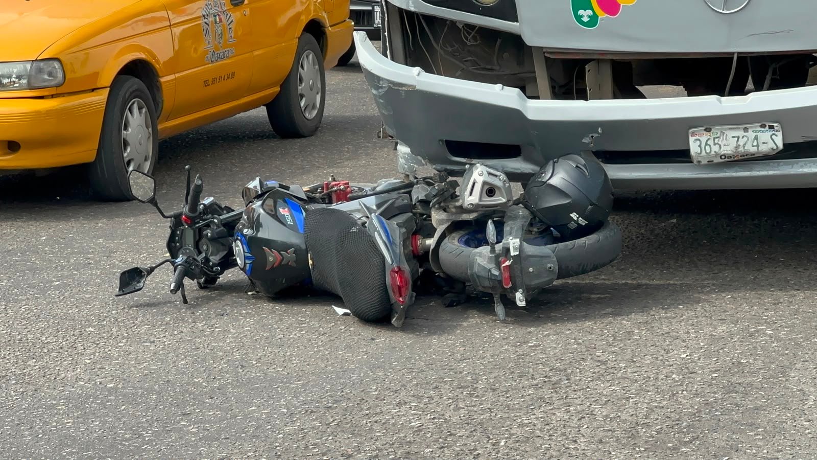 𝗠𝗼𝘁𝗼𝗰𝗶𝗰𝗹𝗶𝘀𝘁𝗮 𝗿𝗲𝘀𝘂𝗹𝘁𝗮 𝗹𝗲𝘀𝗶𝗼𝗻𝗮𝗱𝗼 𝘁𝗿𝗮𝘀 𝗰𝗵𝗼𝗾𝘂𝗲 𝗰𝗼𝗻 𝗮𝘂𝘁𝗼𝗯ú𝘀 𝗲𝗻 𝗹𝗮 𝗖𝗼𝗹𝗼𝗻𝗶𝗮 𝗥𝗲𝗳𝗼𝗿𝗺𝗮