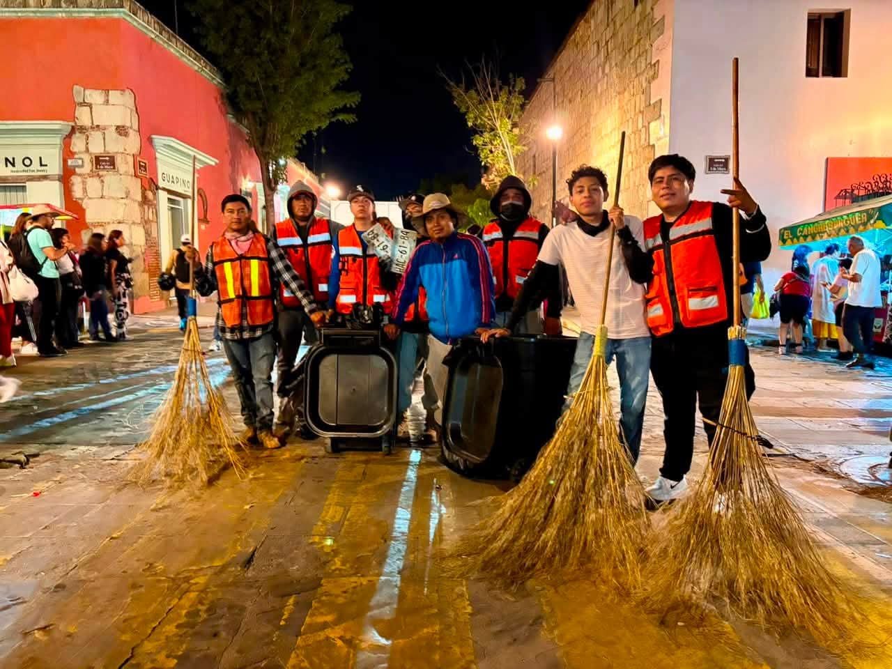 𝗢𝗮𝘅𝗮𝗰𝗮 𝗱𝗲 𝗝𝘂á𝗿𝗲𝘇 𝗺𝗮𝗻𝘁𝘂𝘃𝗼 𝗹𝗶𝗺𝗽𝗶𝗮𝘀 𝘀𝘂𝘀 𝗰𝗮𝗹𝗹𝗲𝘀 𝘁𝗿𝗮𝘀 𝗲𝗹 𝗗𝗲𝘀𝗳𝗶𝗹𝗲 𝗱𝗲 𝗗𝗲𝗹𝗲𝗴𝗮𝗰𝗶𝗼𝗻𝗲𝘀