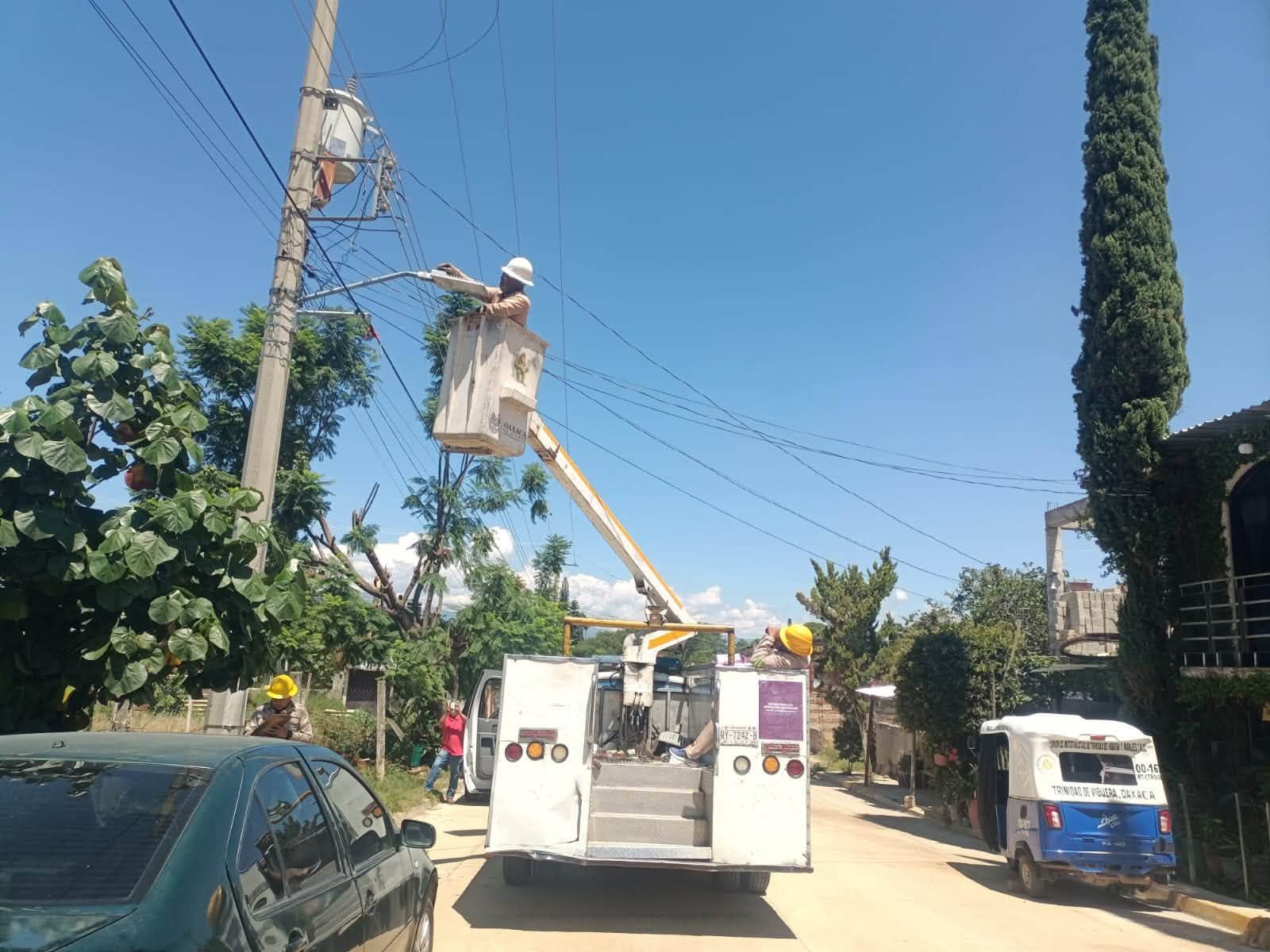 𝗥𝗲𝗽𝗮𝗿𝗮𝗻 𝗹𝘂𝗺𝗶𝗻𝗮𝗿𝗶𝗮𝘀 𝗲𝗻 𝗩𝗶𝗴𝘂𝗲𝗿𝗮, 𝗽𝘂𝗲𝗻𝘁𝗲 𝗕𝗶𝗰𝗲𝗻𝘁𝗲𝗻𝗮𝗿𝗶𝗼 𝘆 𝗿𝗶𝗯𝗲𝗿𝗮𝘀 𝗱𝗲𝗹 𝗔𝘁𝗼𝘆𝗮𝗰