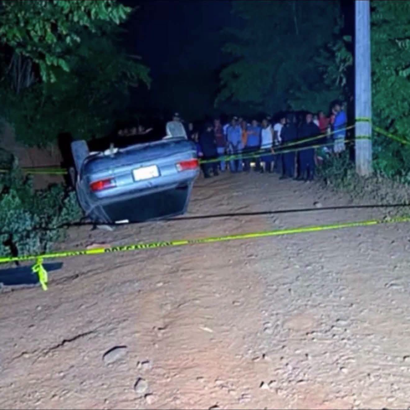 Localizan a un hombre sin vida tras volcadura en Santo Domingo de Morelos
