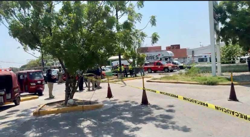 Ejecutan a mototaxista en estacionamiento de Bodega Aurrera de Juchitán