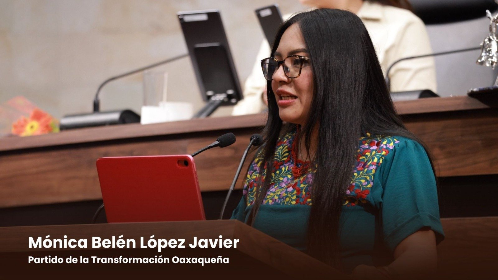𝗠ó𝗻𝗶𝗰𝗮 𝗕𝗲𝗹é𝗻 𝗟ó𝗽𝗲𝘇 𝗿𝗲𝘀𝗮𝗹𝘁𝗮 𝗲𝗹 𝗽𝗿𝗼𝗴𝗿𝗮𝗺𝗮 "𝗥𝗮í𝗰𝗲𝘀 𝗩𝗶𝗮𝗷𝗲𝗿𝗮𝘀" 𝗽𝗮𝗿𝗮 𝗽𝗲𝗿𝘀𝗼𝗻𝗮𝘀 𝗮𝗱𝘂𝗹𝘁𝗮𝘀 𝗺𝗮𝘆𝗼𝗿𝗲𝘀