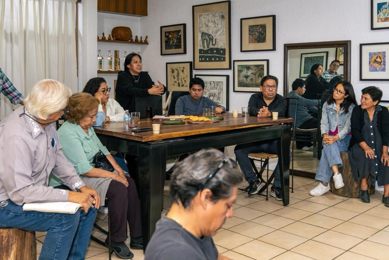 Jorge Villacaña dialoga con artistas y promotores sobre los retos culturales de Oaxaca