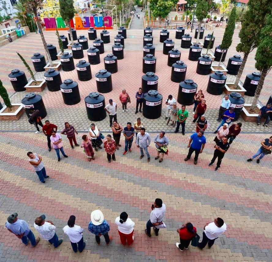 Fundación Nino lleva tinacos subsidiados a familias de Cuilápam de Guerrero