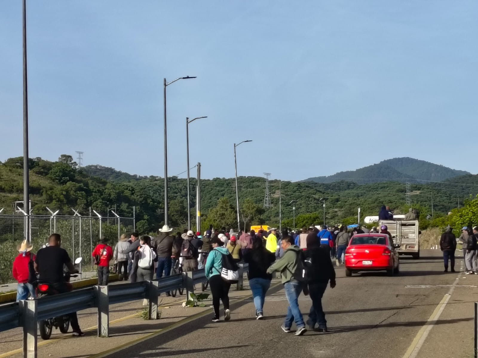 Problema de aguas negras y residuos en Huitzo corresponde a Capufe; Jara pedirá intervención