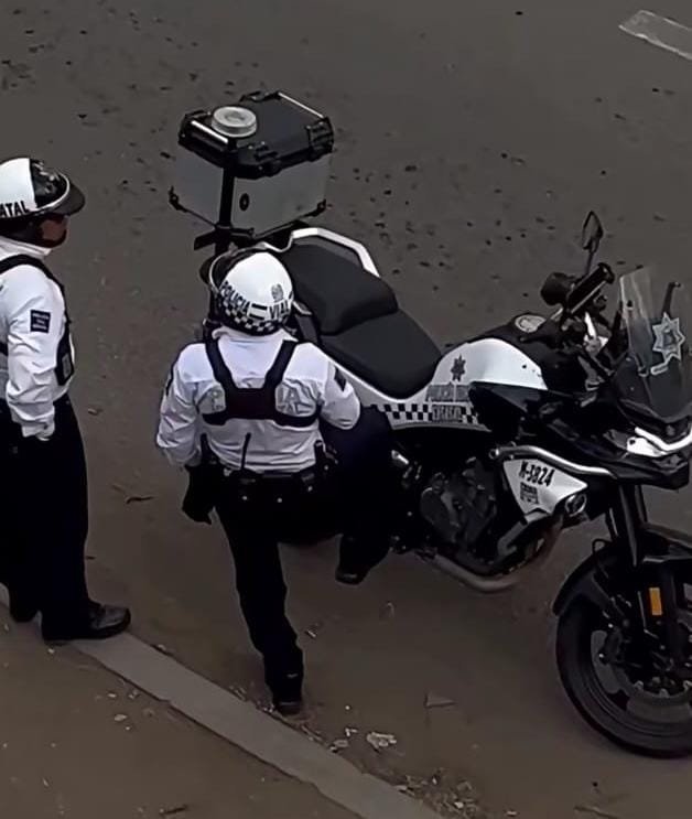 Exhiben en video presunto cobro irregular de Policía Vial de Oaxaca a conductor