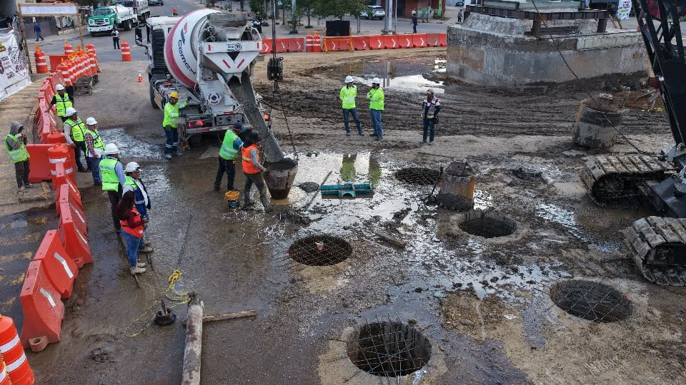 Avanza cimentación del Paso a Desnivel Monumento a Juárez en Viguera