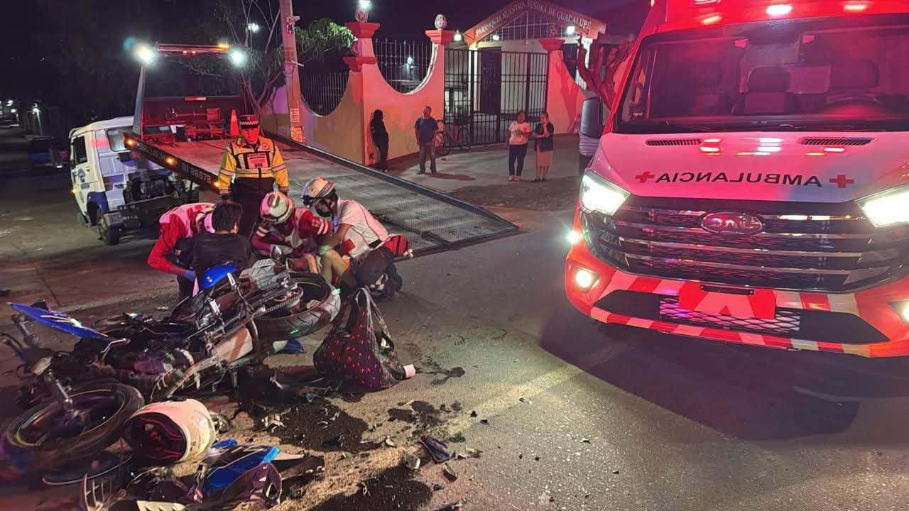 Aparatoso accidente en Pueblo Nuevo moviliza a cuerpos de emergencia