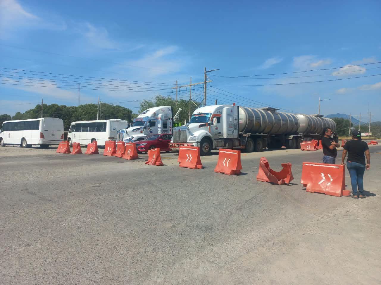 Vecinos bloquean acceso a Refinería de Salina Cruz; denuncian contaminación atribuida a ICA Industrial