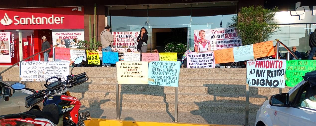 Jubilados del COBAO mantienen protesta por segundo día; reclaman finiquitos de tres años