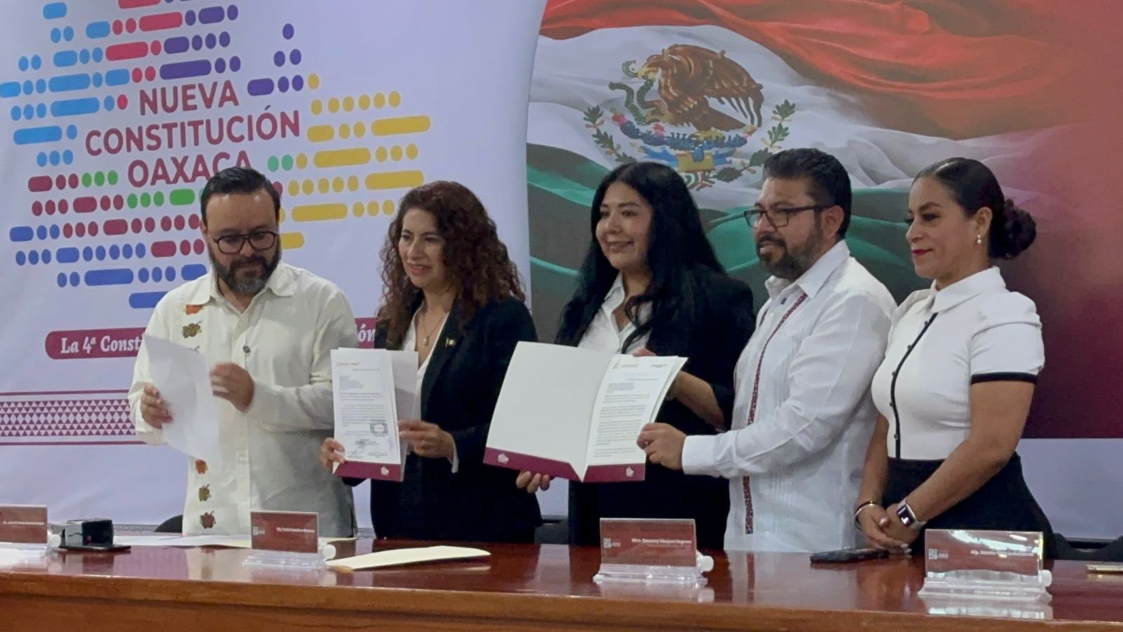 Gobierno de Oaxaca entrega al Congreso propuesta para una nueva Constitución estatal