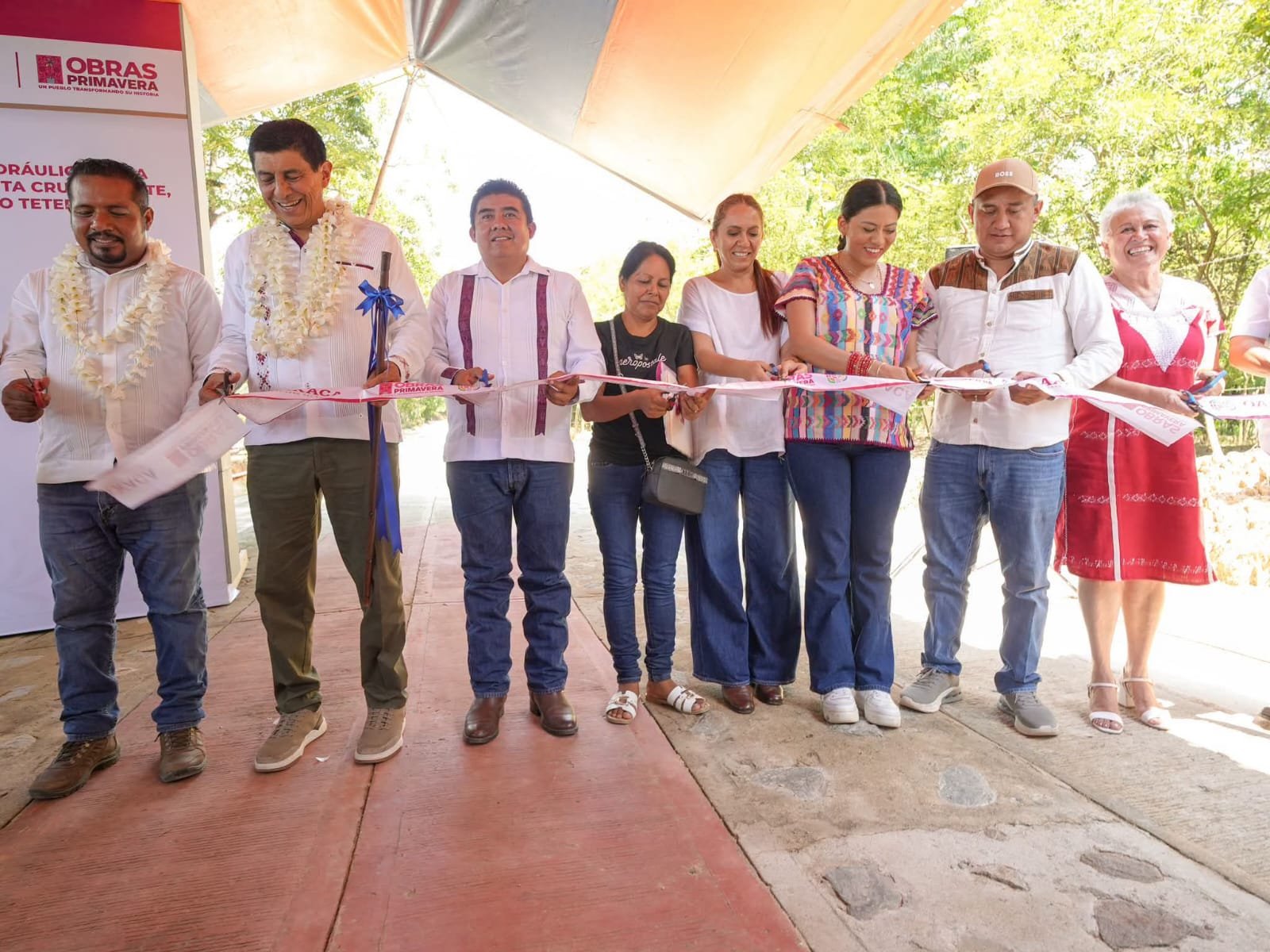 Nino Morales acompaña entrega de viviendas y nueva carretera en la Costa