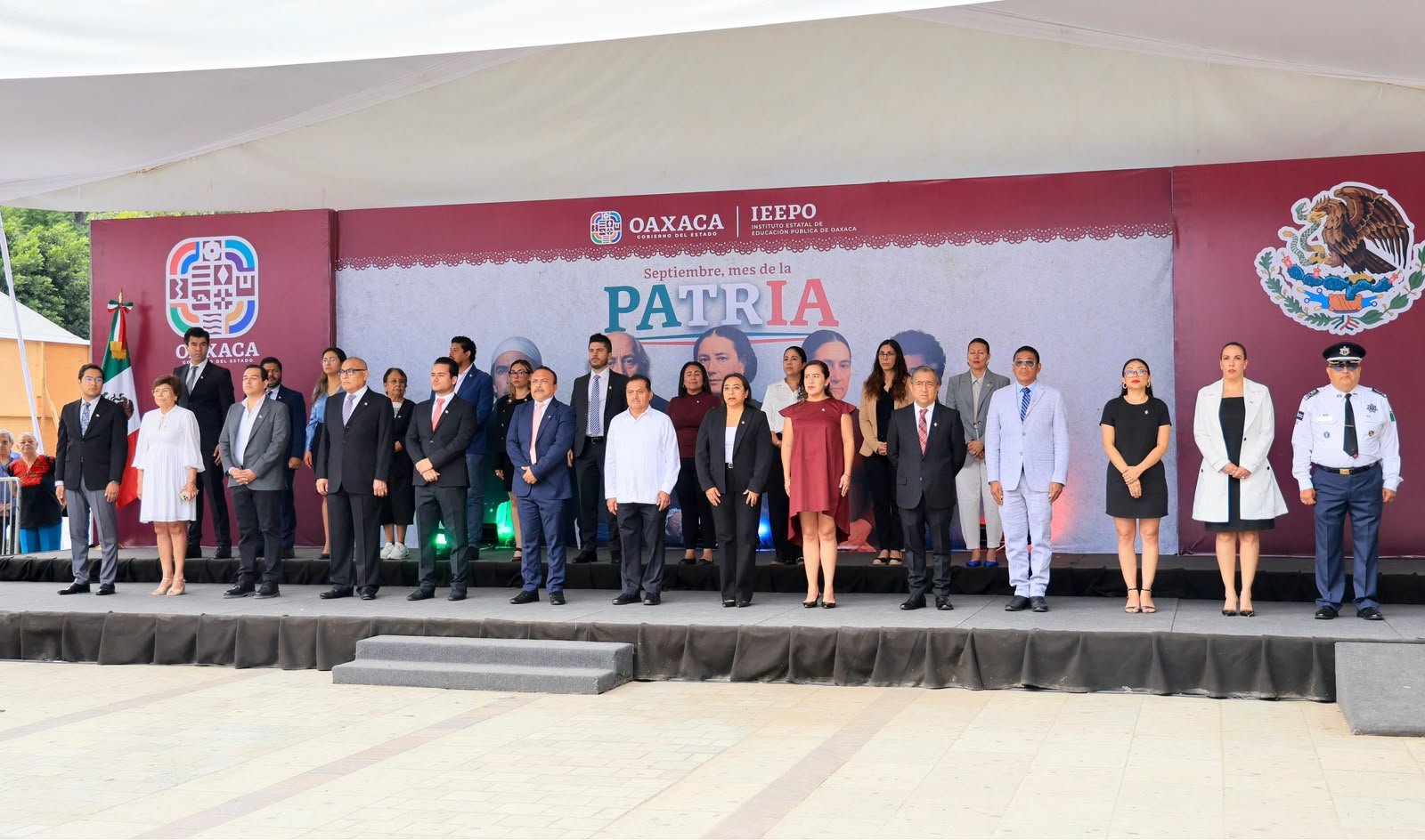 Oaxaca de Juárez realiza Desfile de Banderas por las Fiestas Patrias
