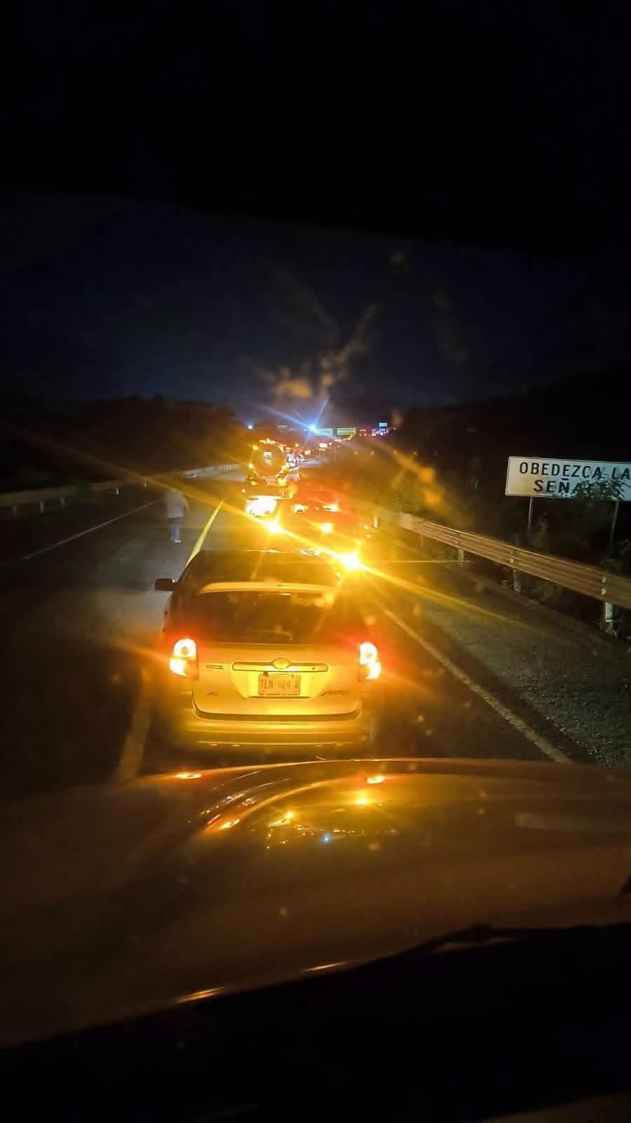 Fuga de gas obliga a cerrar la carretera Juchitán-Matías Romero