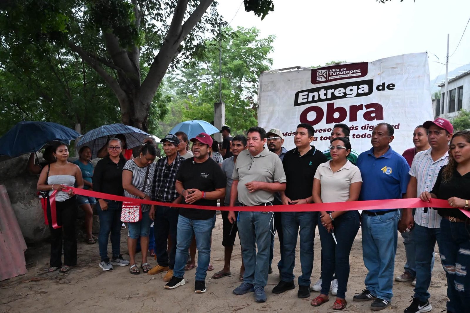 Tututepec entrega obras de agua potable y espacio deportivo en Río Grande