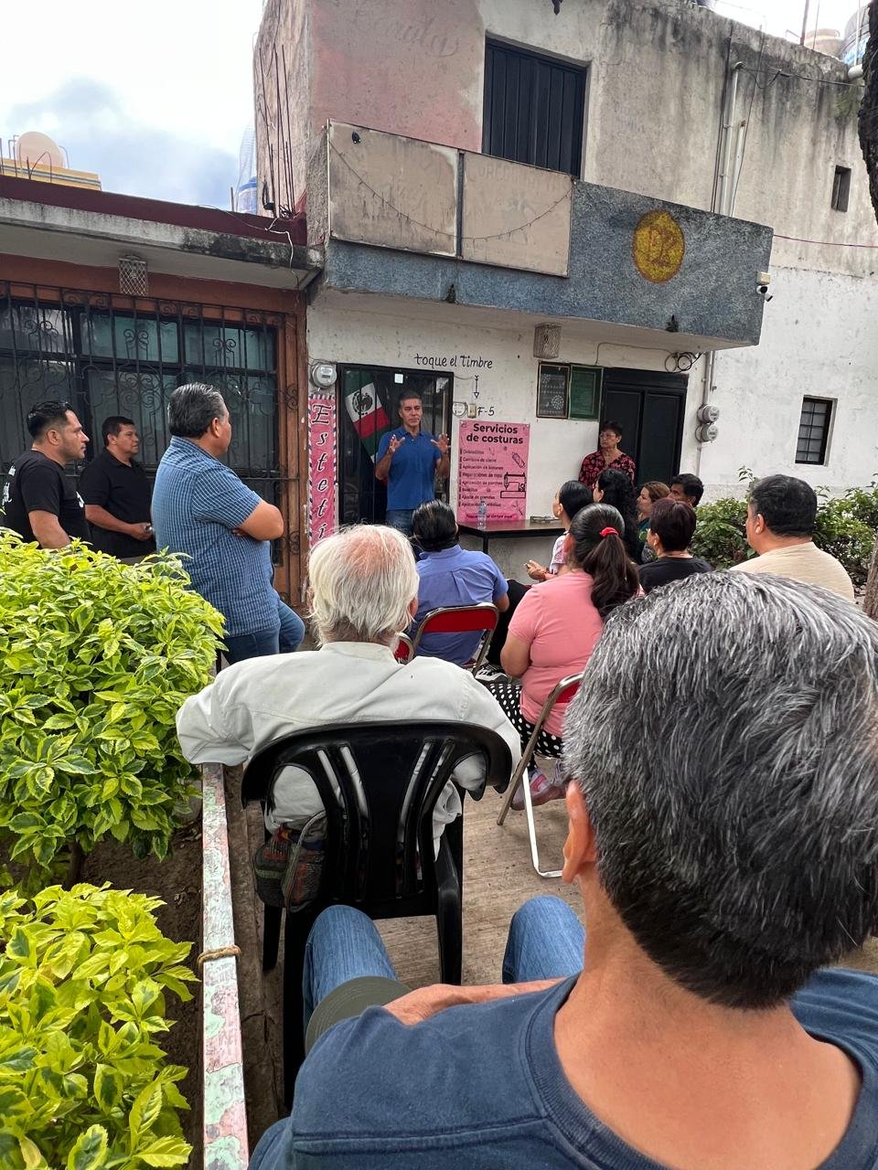 Villacaña recoge inconformidades y disposición a participar entre vecinos de Oaxaca