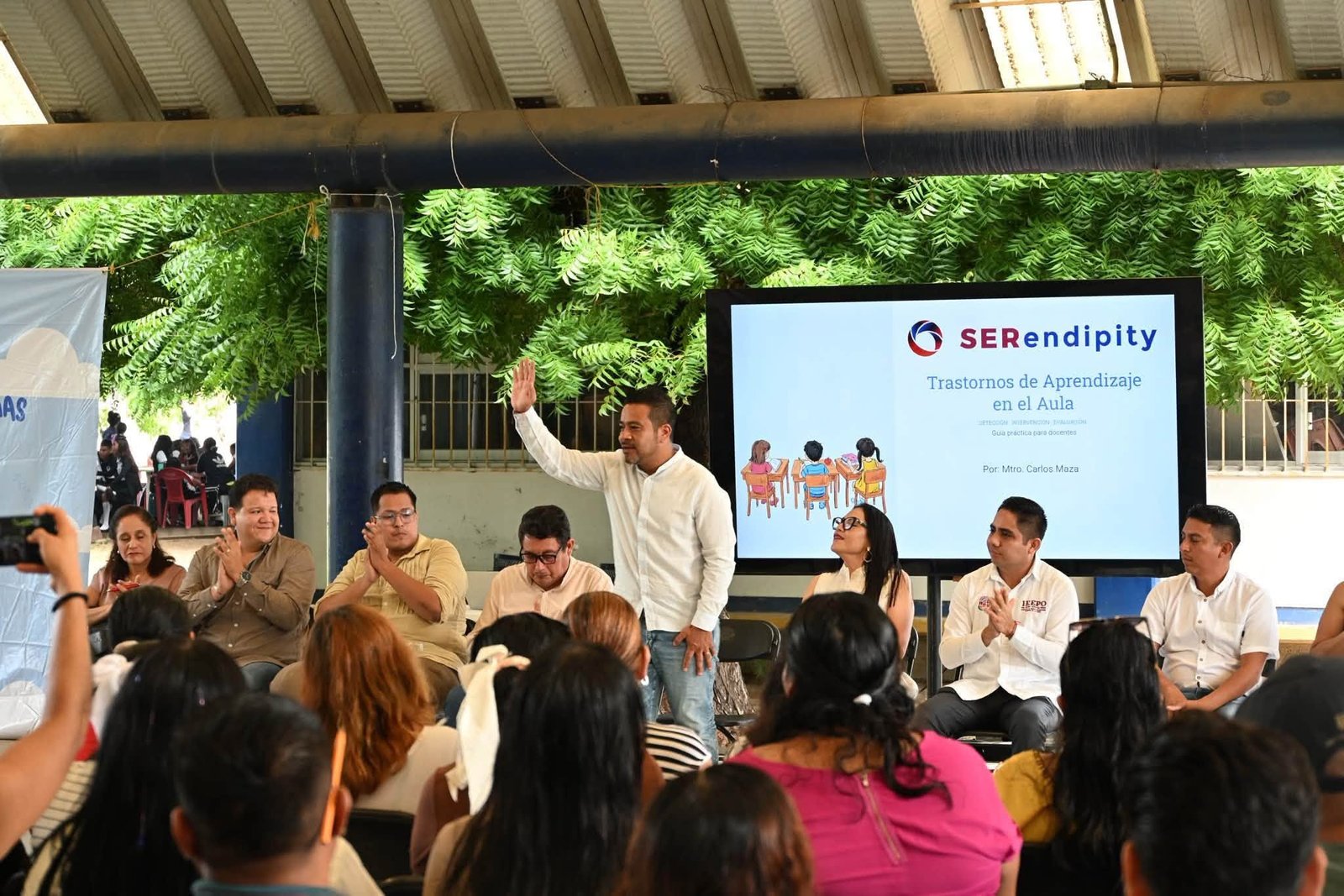 Tututepec capacita a docentes sobre neurodivergencia e inclusión educativa