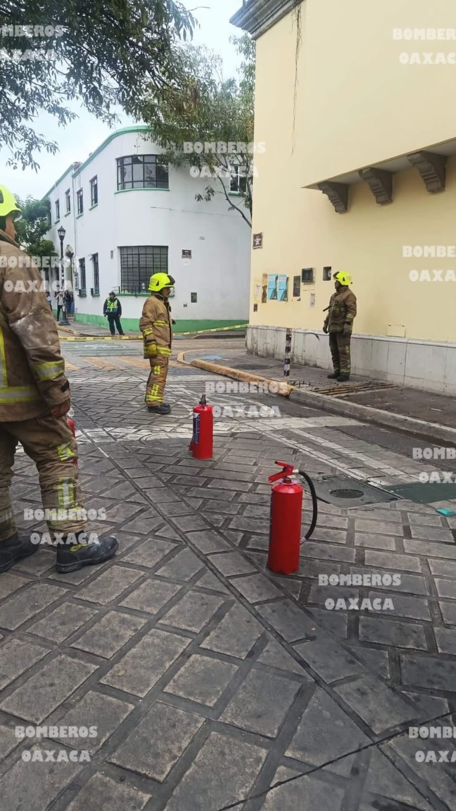 Incendio en transformador provoca cierre vial y cortes de energía en el Centro de Oaxaca