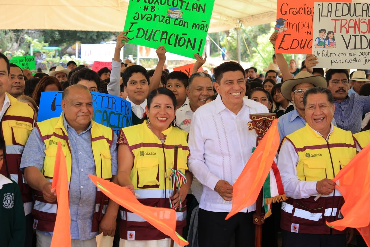 Colocan primera piedra del Bachillerato Margarita Maza en Xoxocotlán; Nancy Benítez destaca beneficio para jóvenes