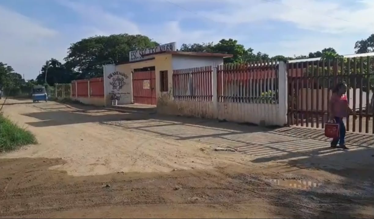 Atacan a balazos a profesor en San Blas Atempa; desalojan a estudiantes de secundaria