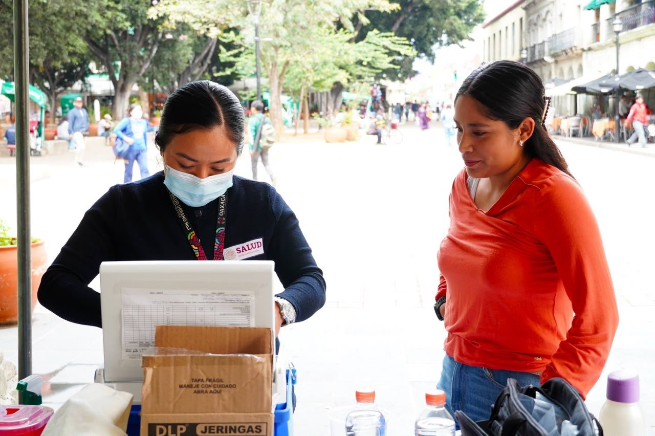 Instalan módulos de vacunación contra influenza y COVID-19 en cuatro puntos de Oaxaca de Juárez
