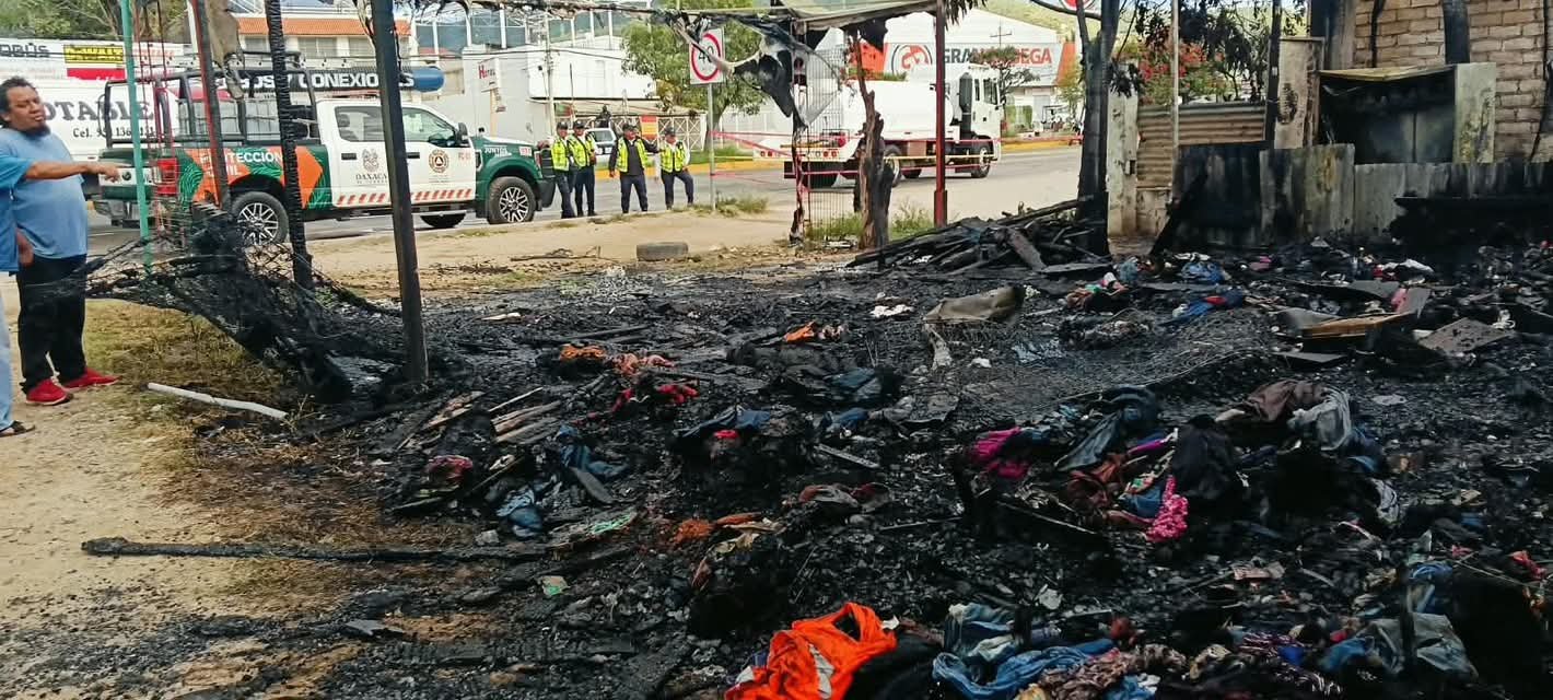 Atienden incendio en comedor ubicado sobre la Carretera Internacional en Oaxaca de Juárez