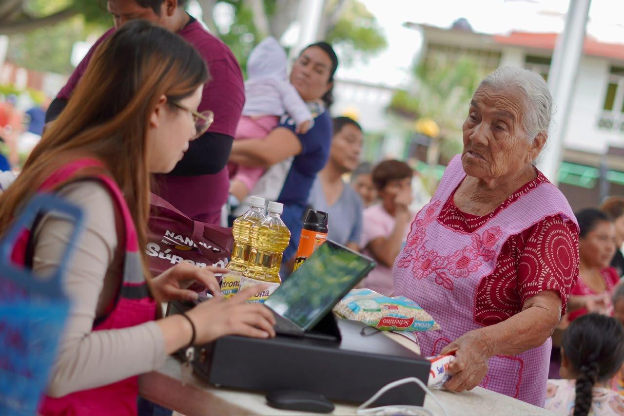 Tiendita Móvil Súper DIF lleva productos básicos a bajo costo a La Raya y Los Ángeles