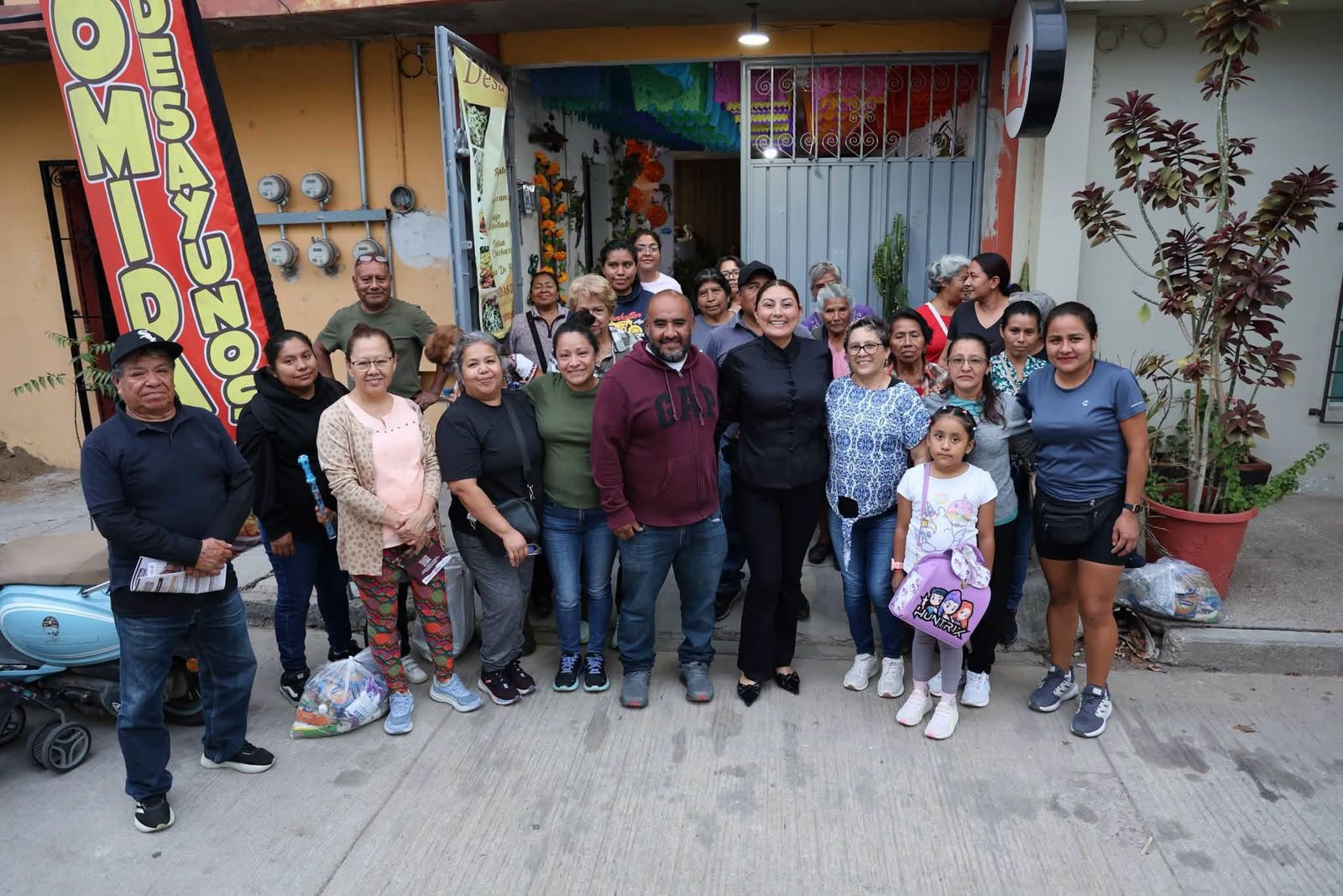 Daniela Taurino lleva programa de abasto popular a familias de la colonia Las Flores