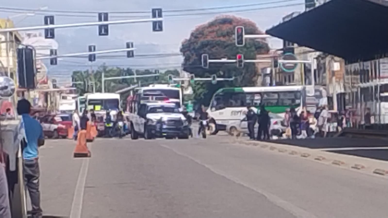 Comerciantes detienen a presunto ladrón de celulares en la Central de Abasto de Oaxaca