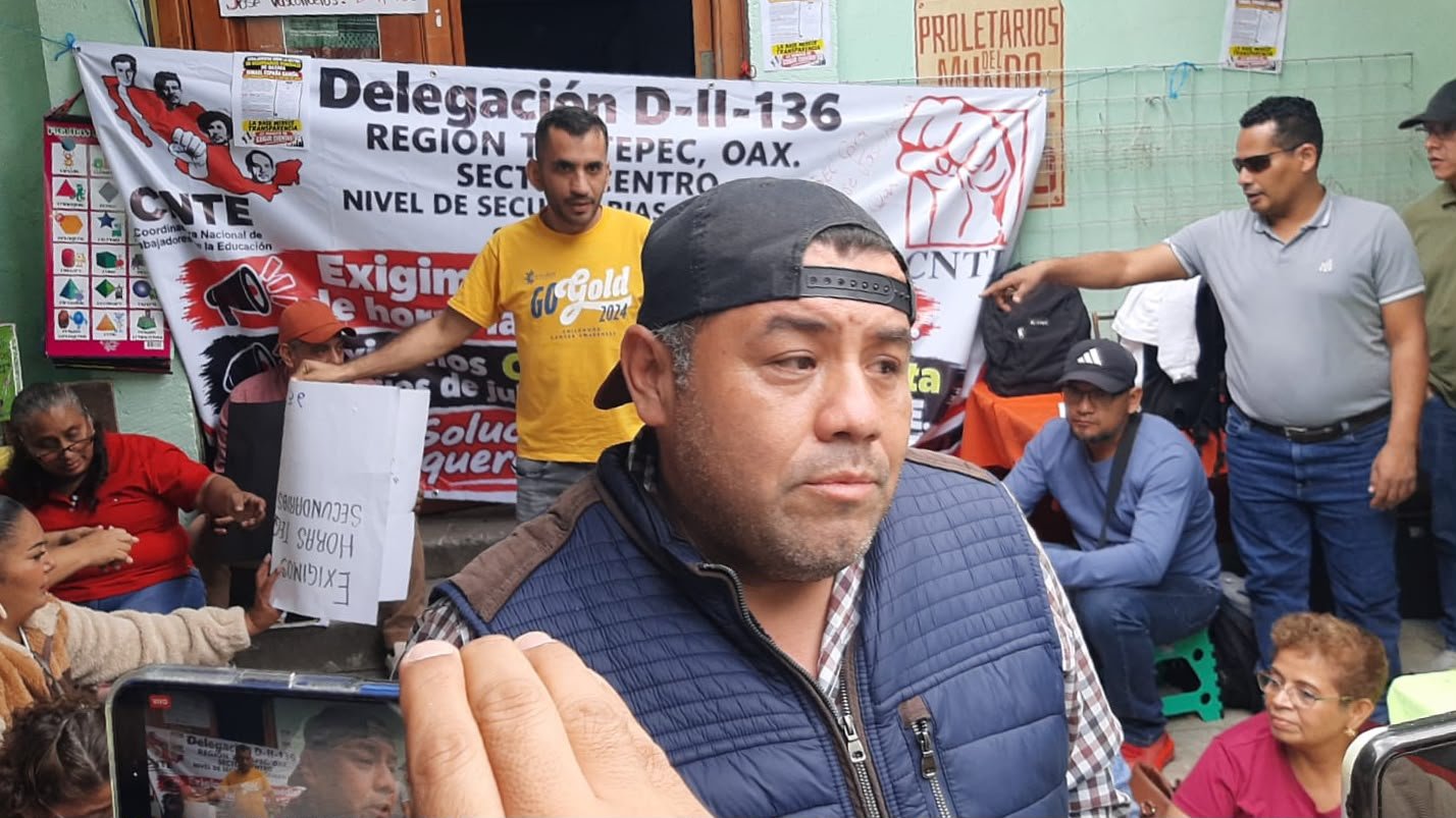 Maestros de Tuxtepec toman sede de la Sección 22; reclaman pagos pendientes desde 2006