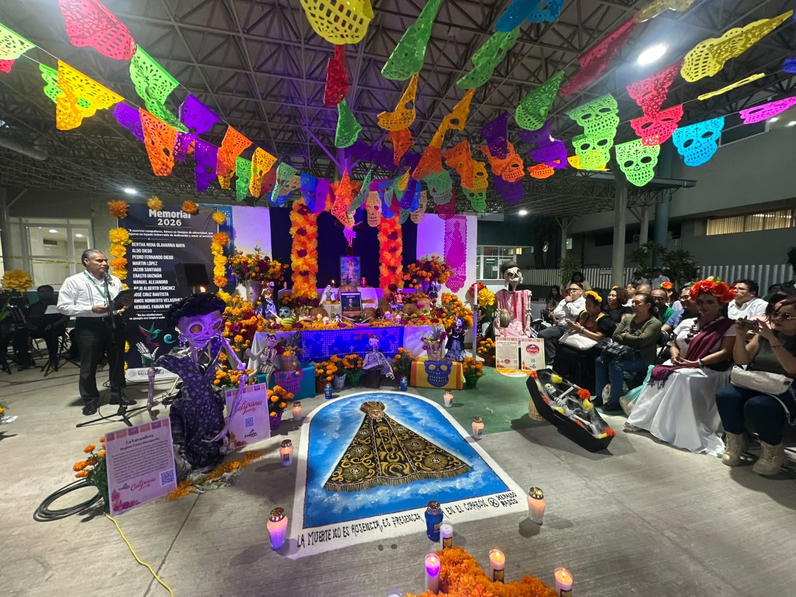 IMSS Oaxaca recuerda con altar de muertos a 11 trabajadores fallecidos durante la pandemia